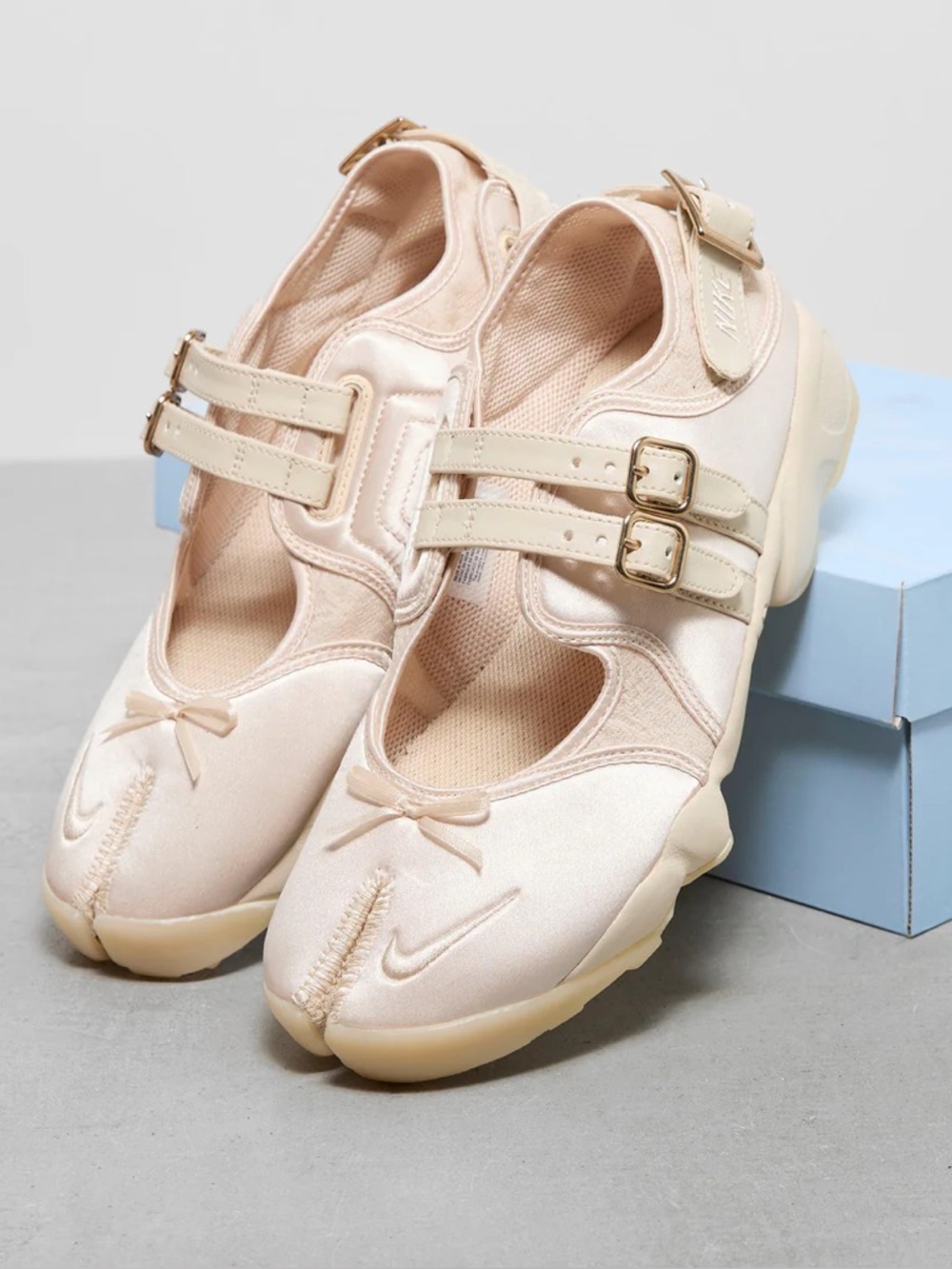 Nike AIR RIFT Women's Tabi sneakers Pearl White